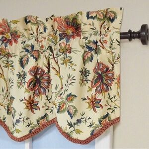 NEW ~ Waverly Felicite Creme Floral Scalloped Jacobean Curtain Valance 50” x 15”